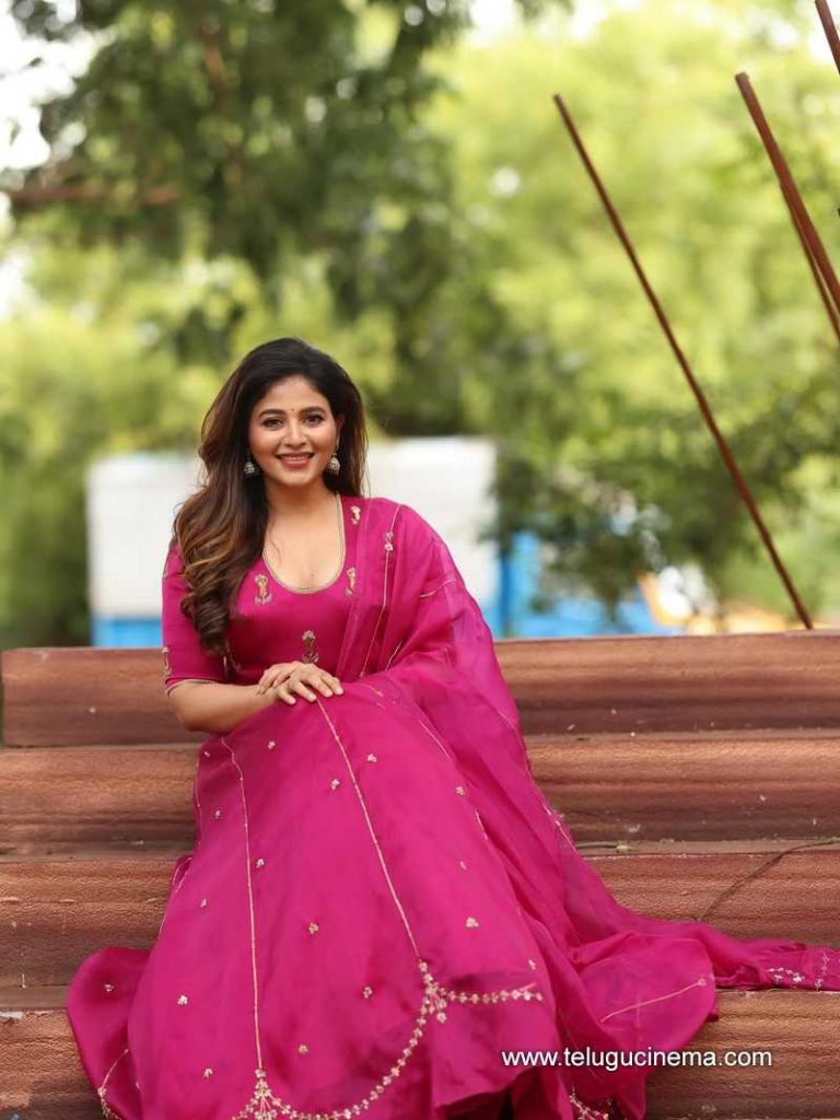 anjali stills 210625 02