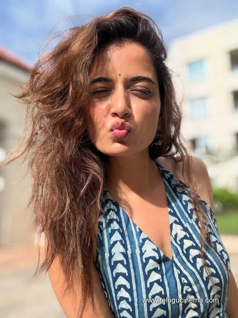 ashika stills 160625 02