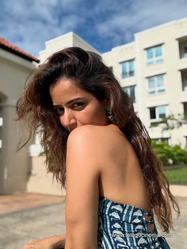 ashika stills 160625 04