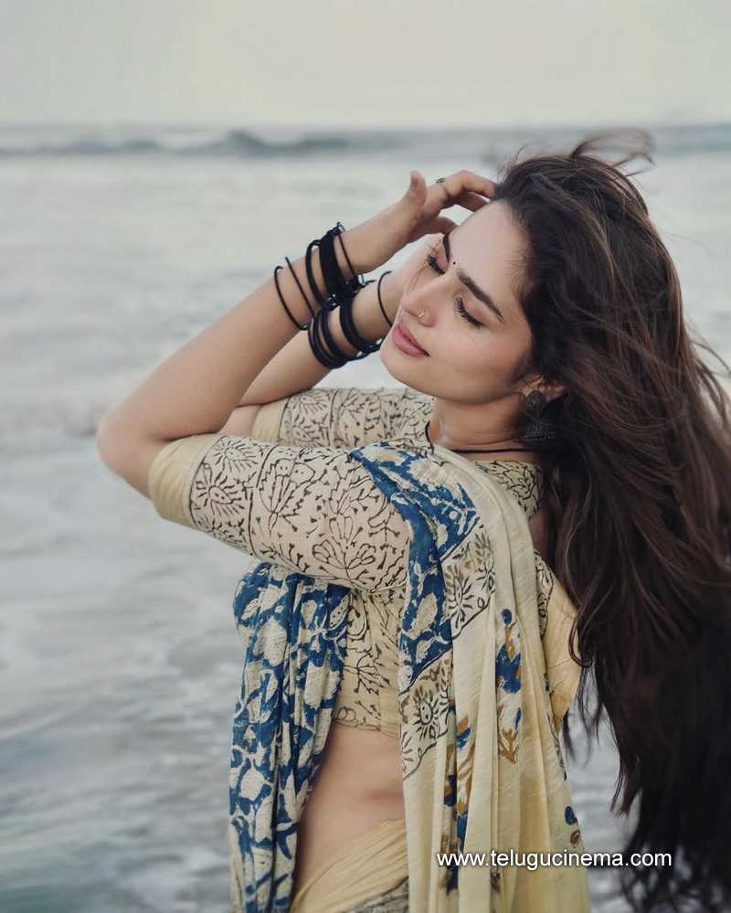 ayesha stills 040625 02