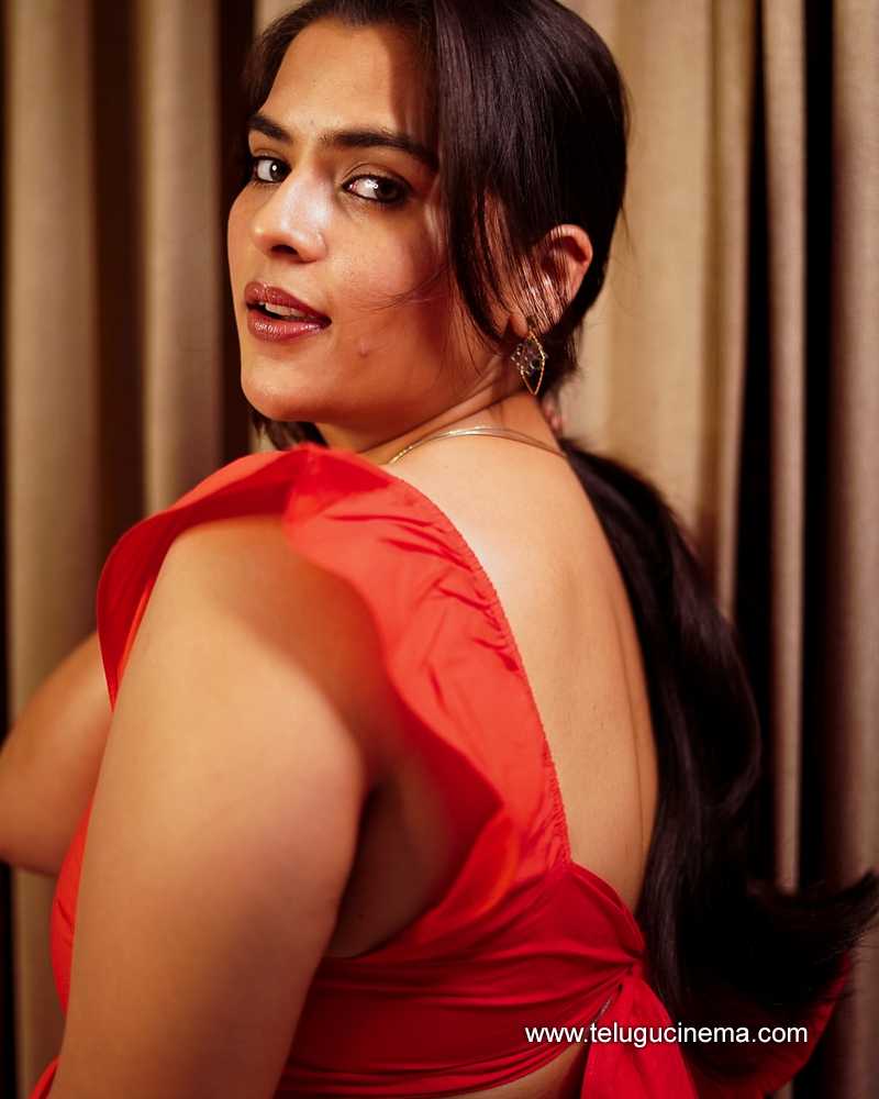 kavya stills 130625 05