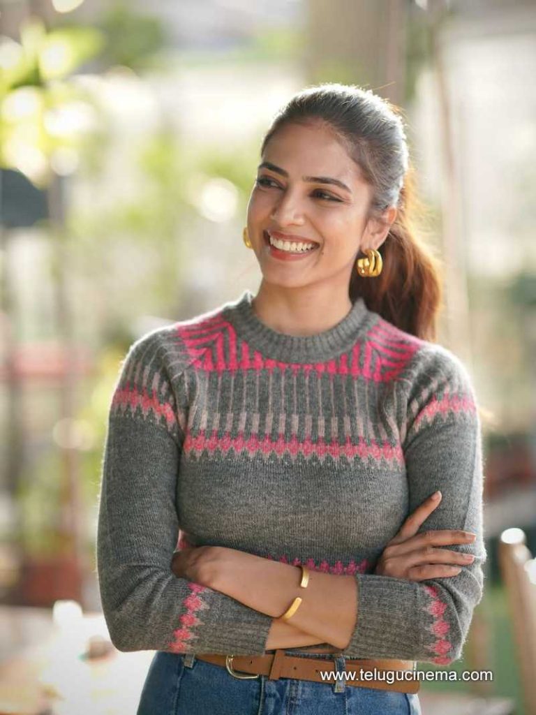 malavika stills 020625 02