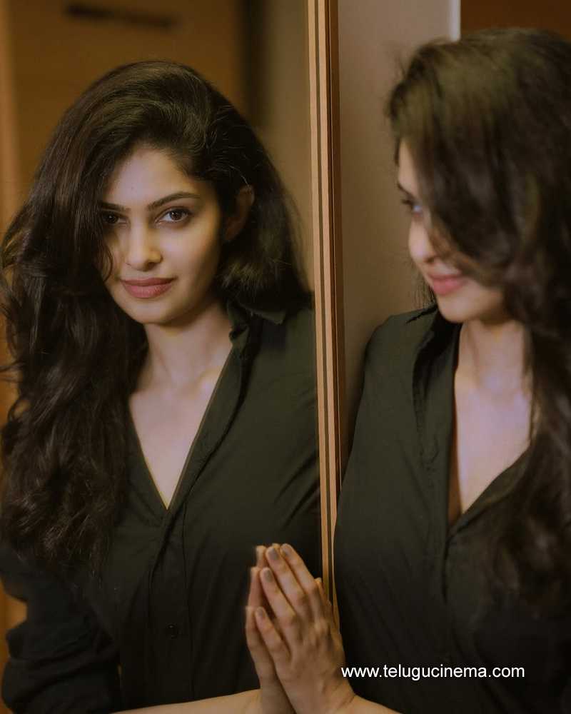 manasa stills 250625 02