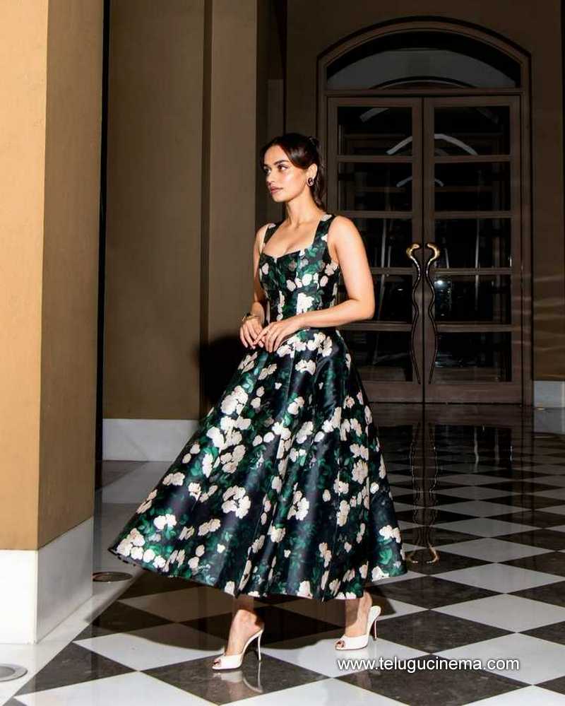 manushi stills 200625 01