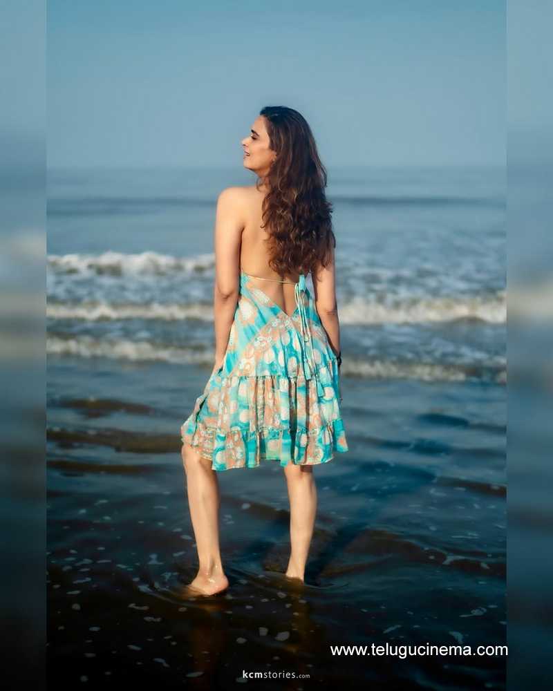 meenakshi stills 060625 03