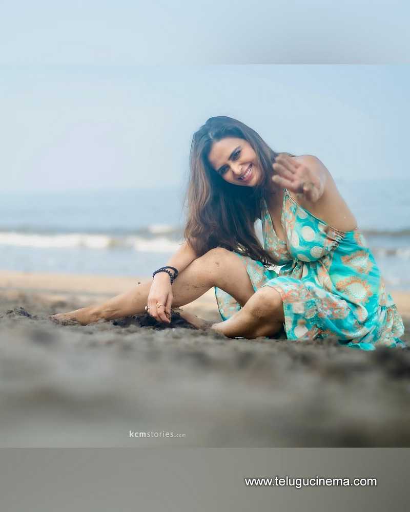 meenakshi stills 060625 08