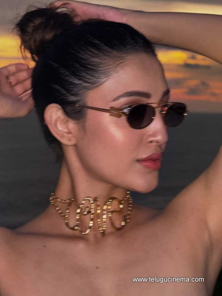 nehashetty stills 090625 02