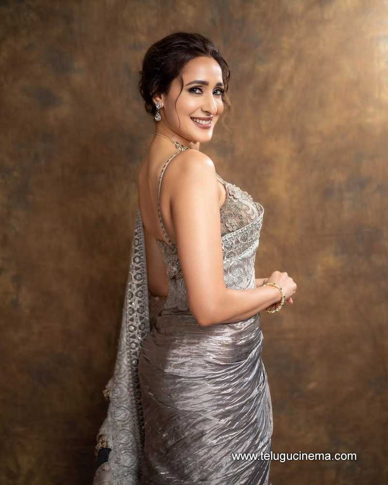 pragya stills 160625 01