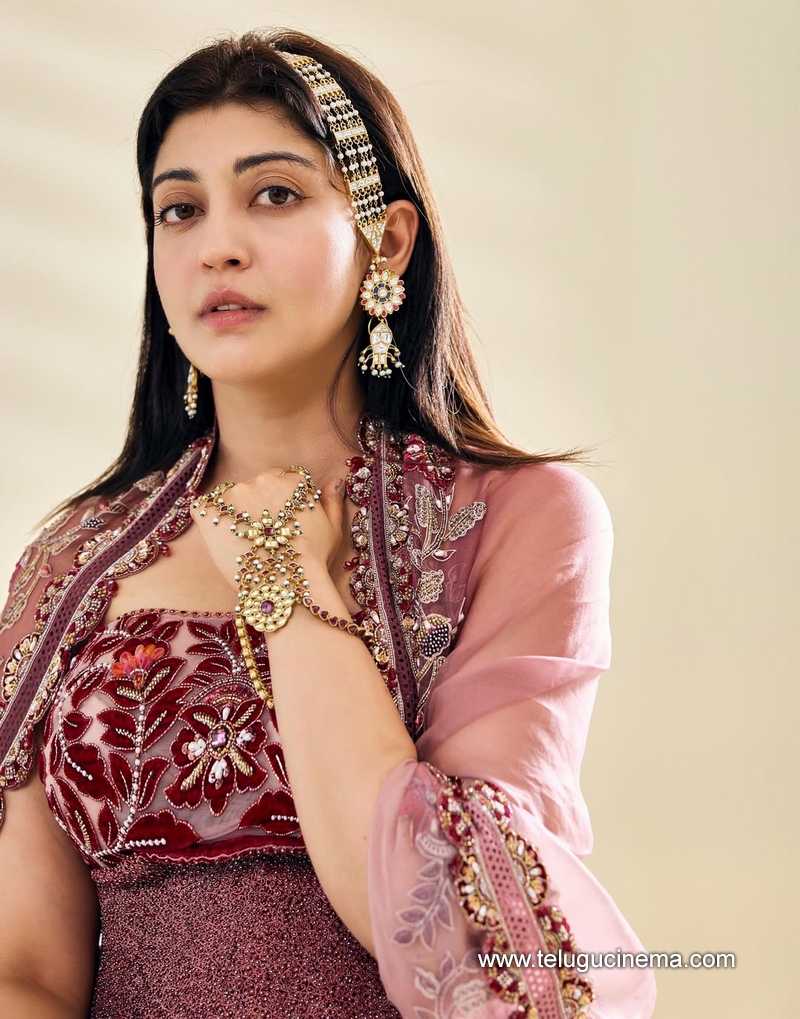 pranitha stills 060625 03