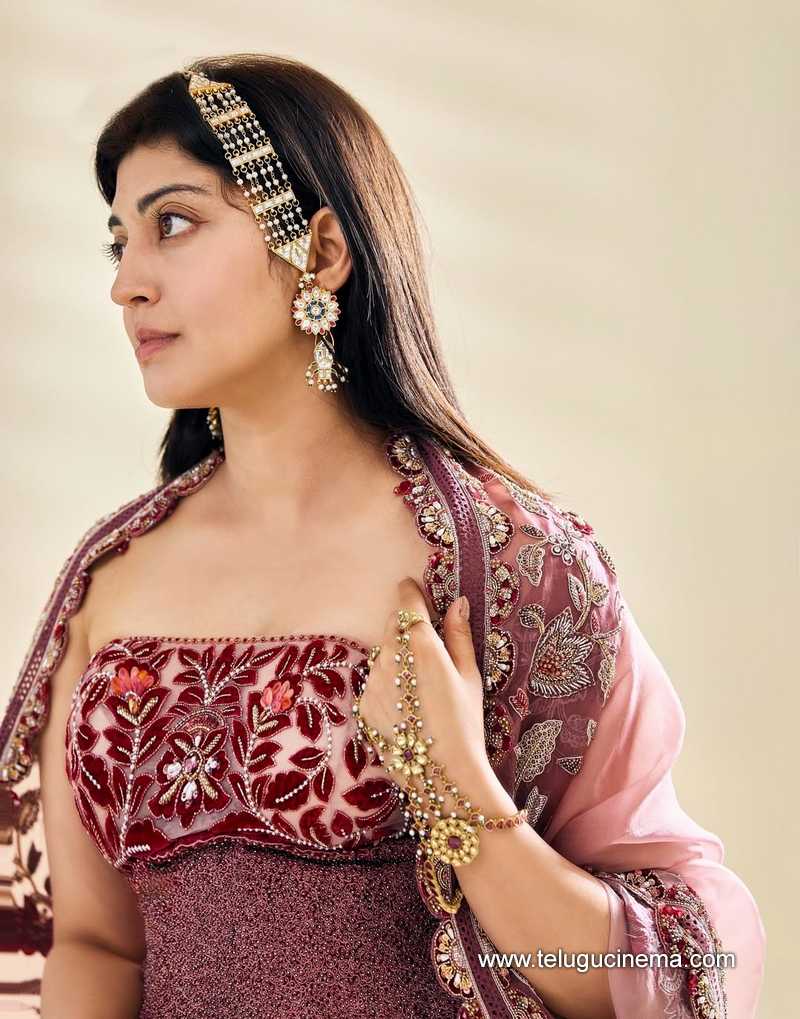 pranitha stills 060625 05