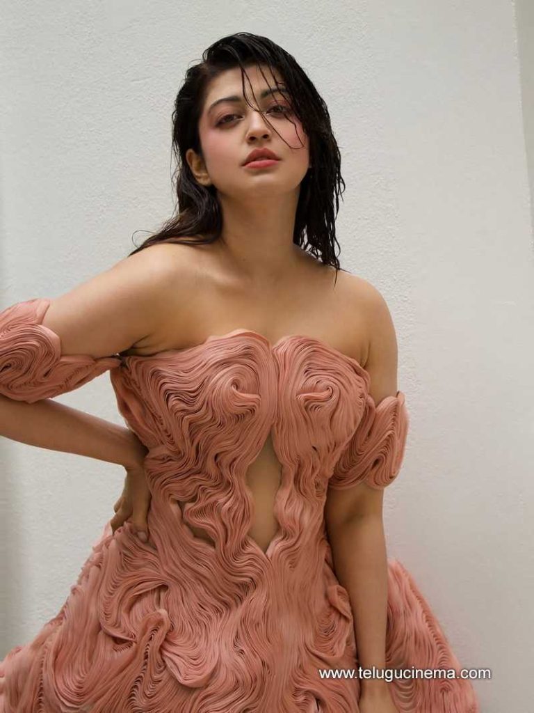 pranitha stills 120625 01