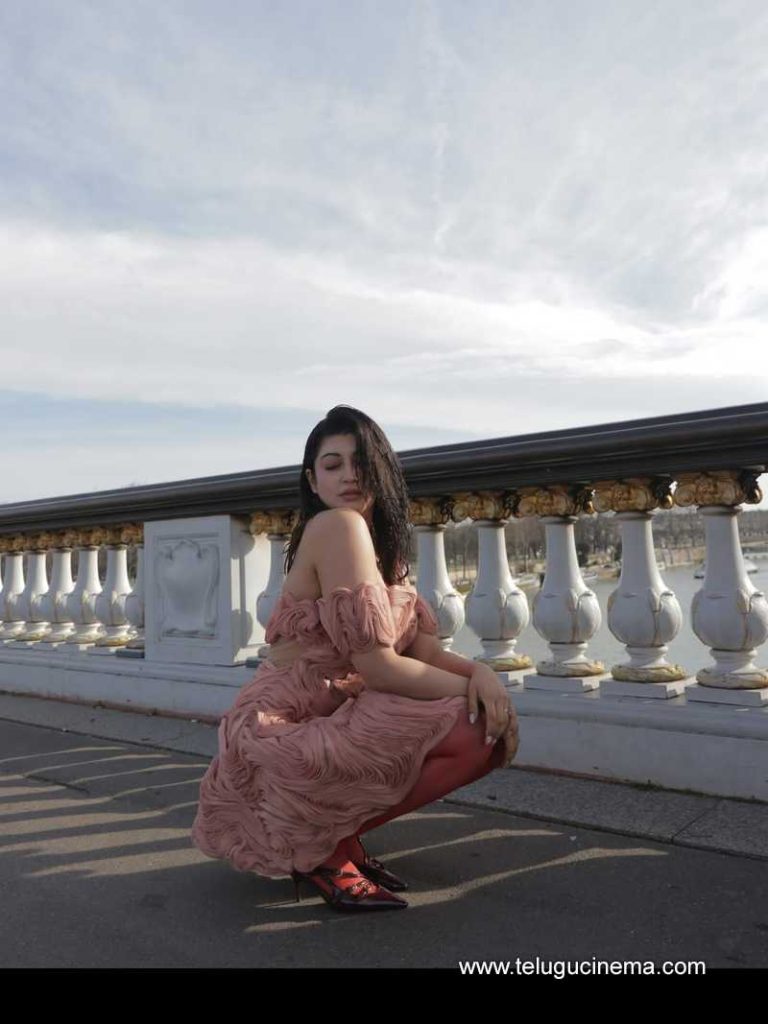 pranitha stills 120625 06