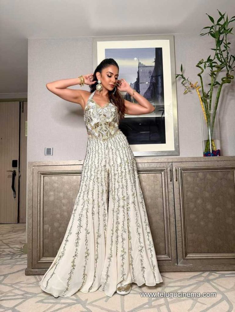 rakul stills 060625 04