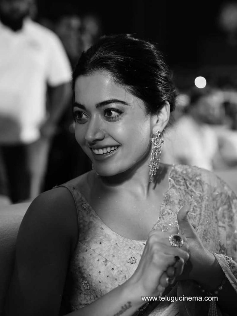 rashmika stills 190625 05