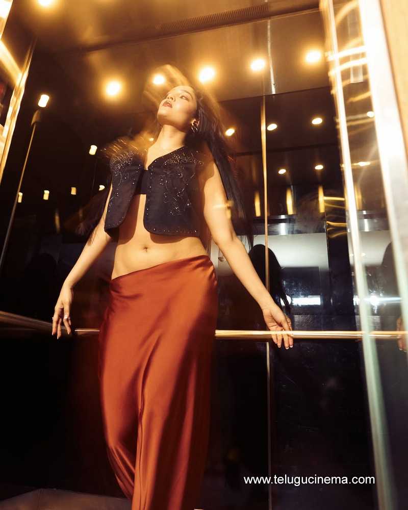 ritika stills 110625 02