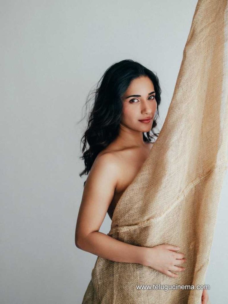 ruhani stills 210625 05