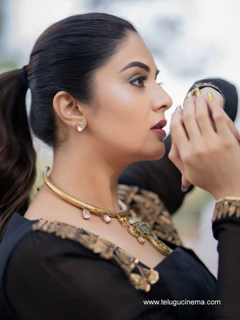 sreemukhi stills 170625 07