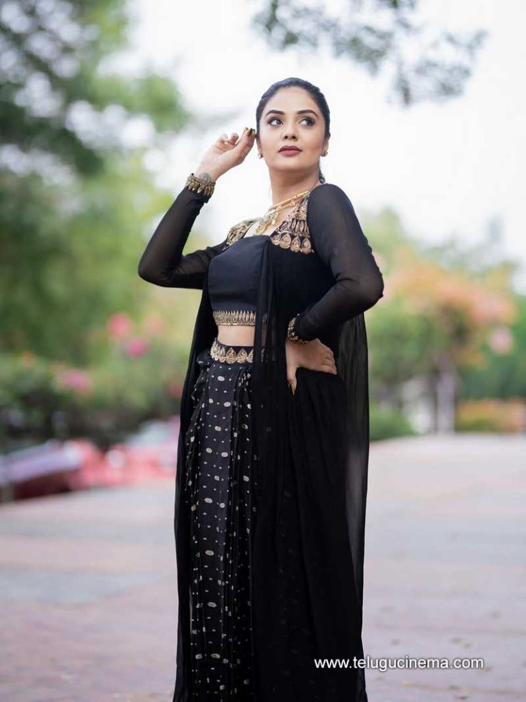 sreemukhi stills 170625 08