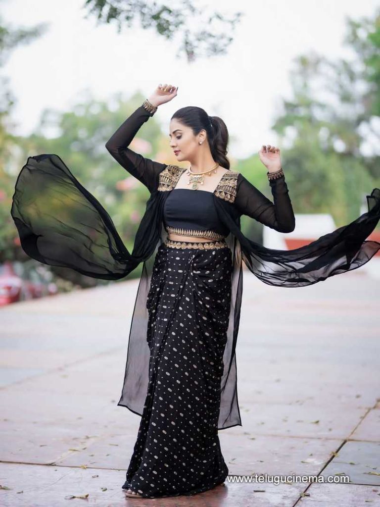 sreemukhi stills 170625 09