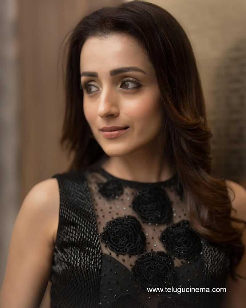 trisha stills 100625 02