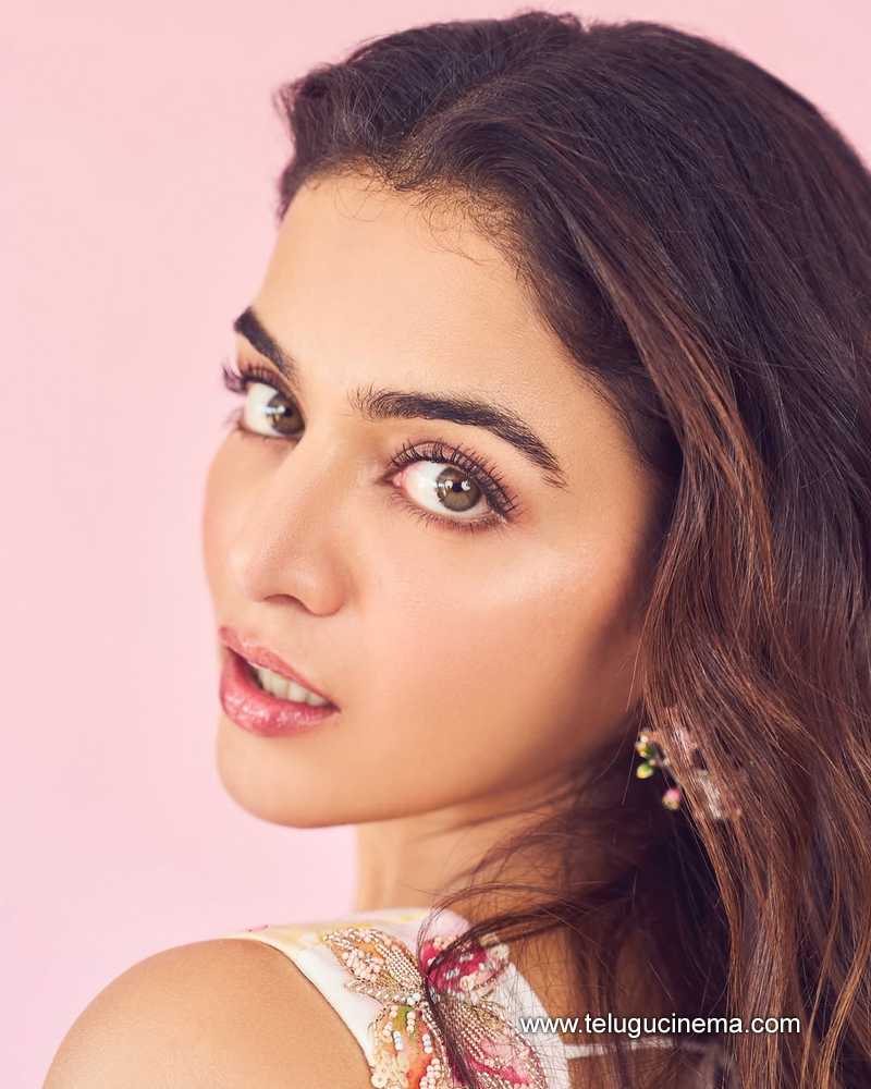 wamiqa stills 190625 03
