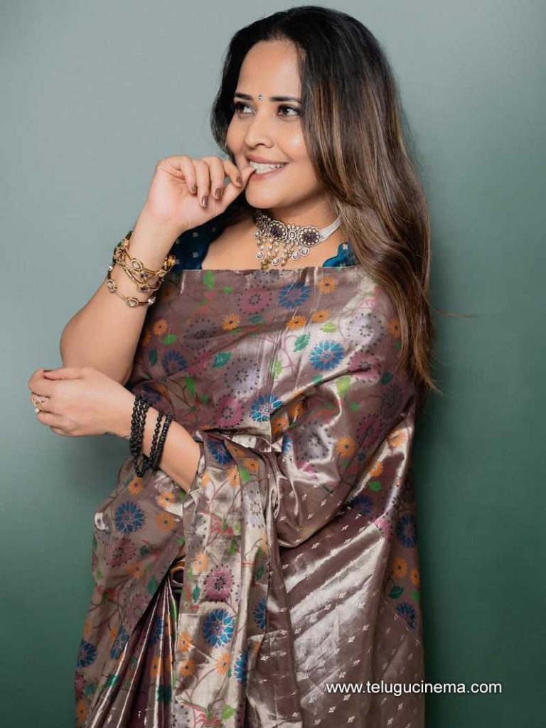 anasuya stlls 040725 05