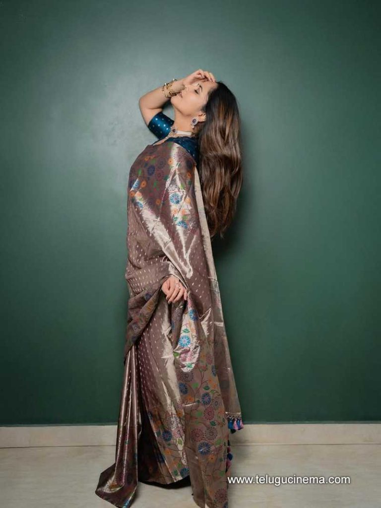 anasuya stlls 040725 08
