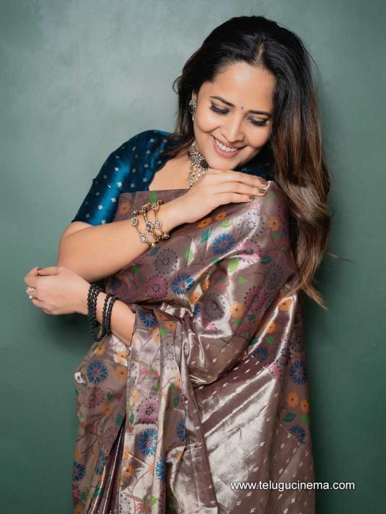 anasuya stlls 040725 10