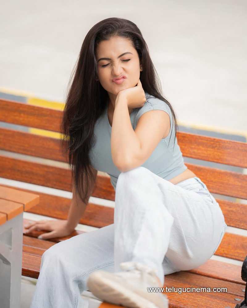 deepika stlls 080725 05