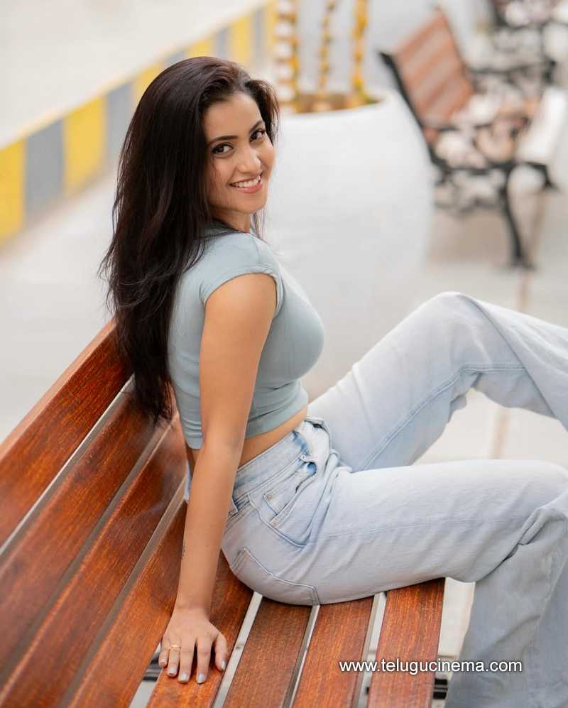 deepika stlls 080725 06