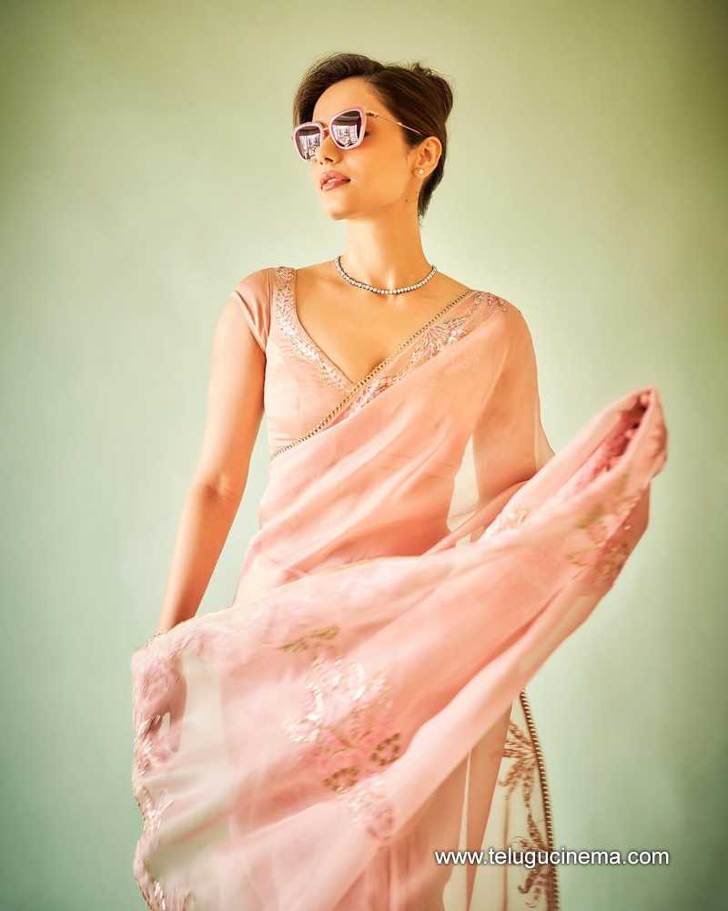 manushi stlls 030725 06