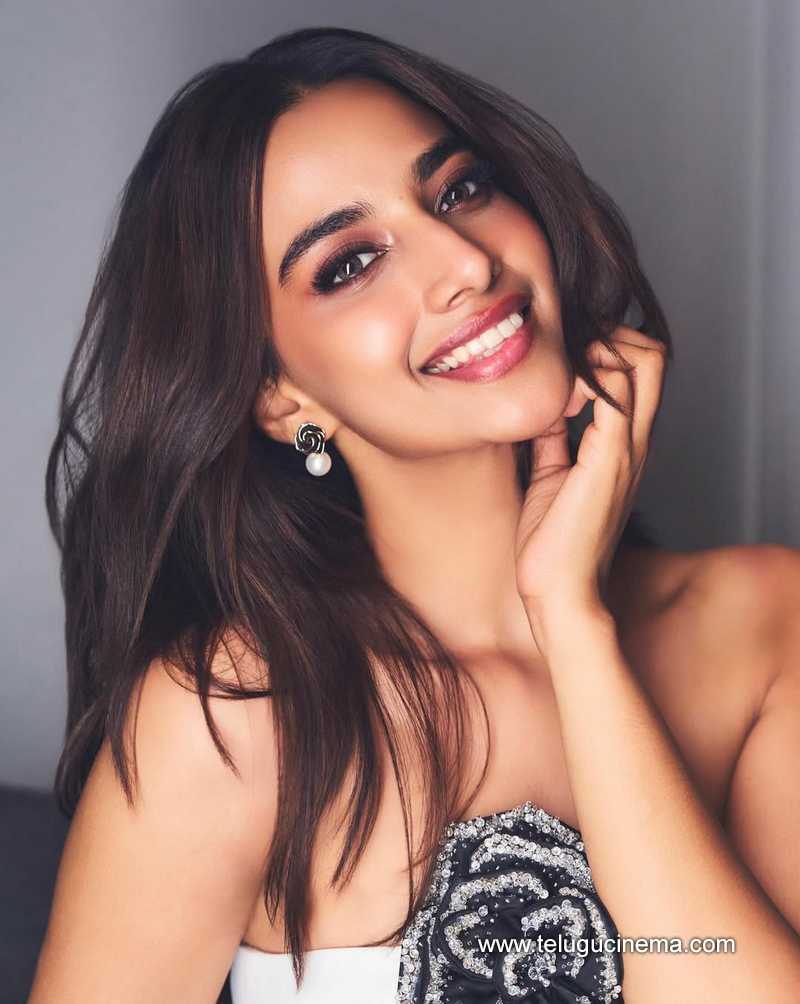 meenakhsi stlls 010725 04
