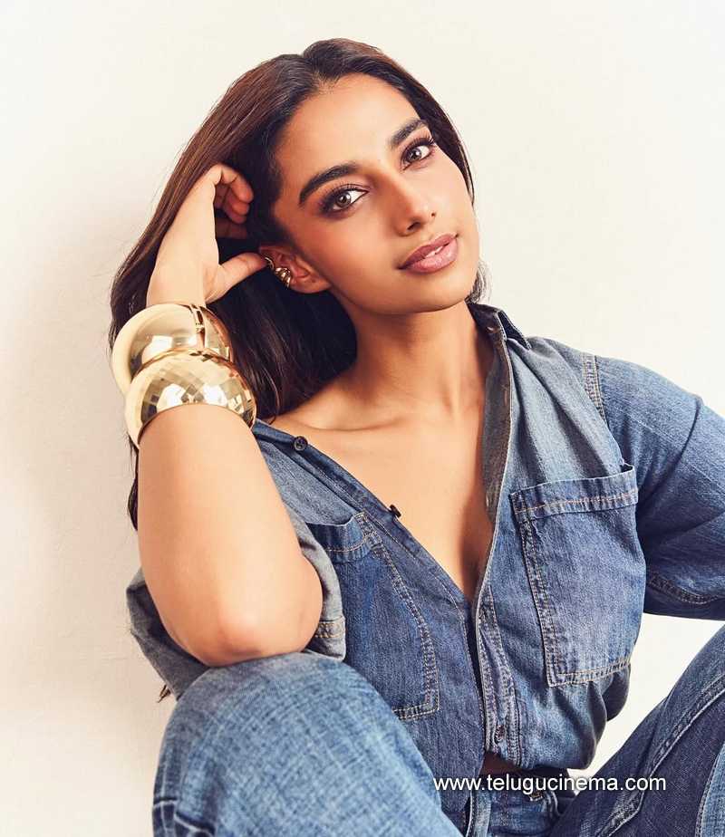 meenakhsi stlls 100725 05