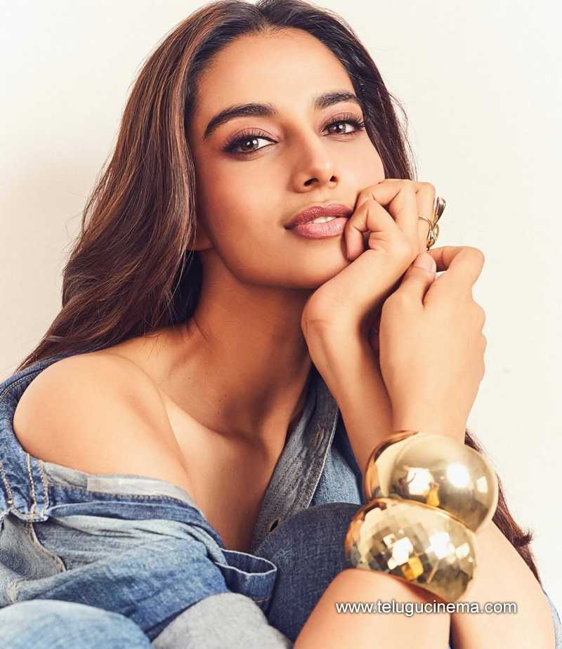 meenakhsi stlls 100725 07