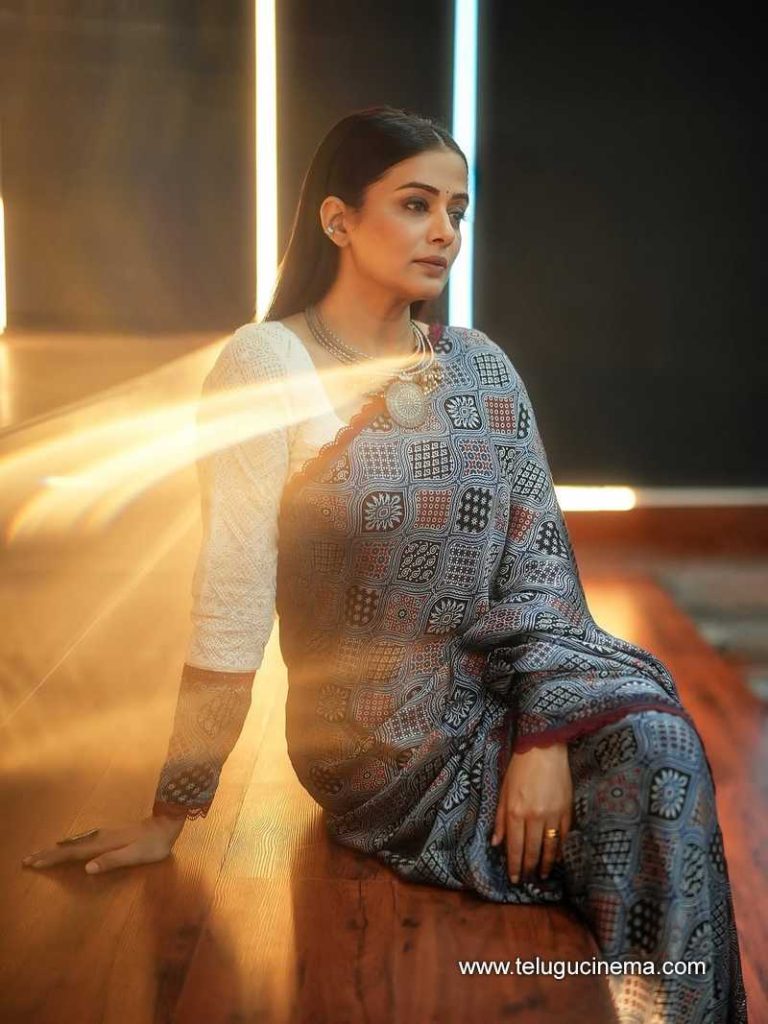 priyamani stlls 080725 04