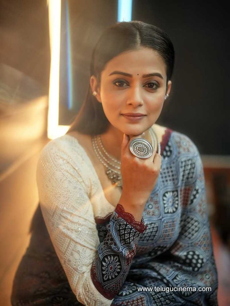 priyamani stlls 080725 07