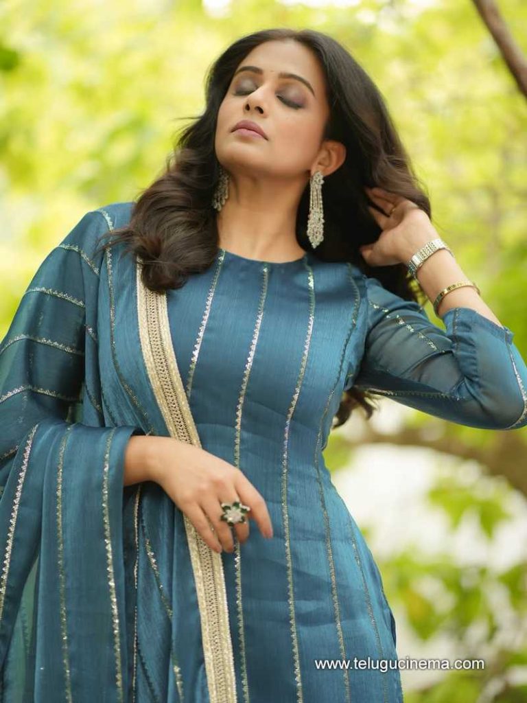 priyamani stlls 100725 05