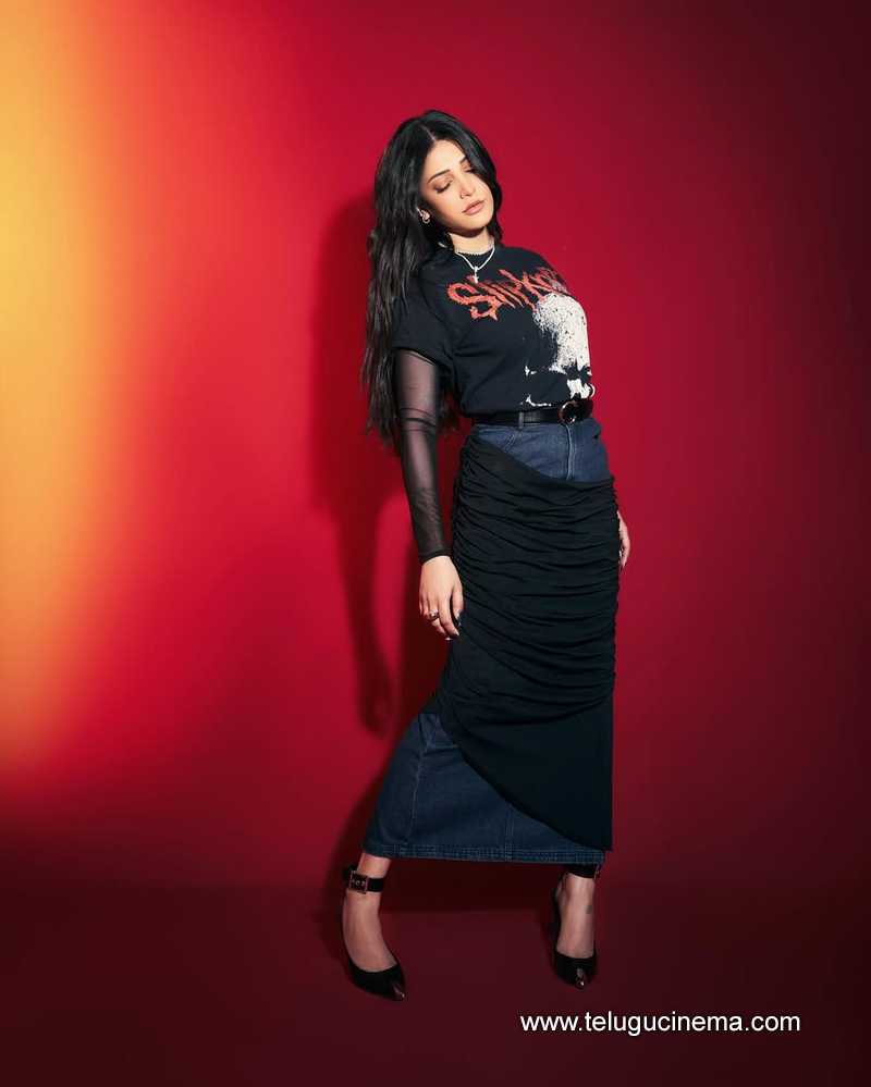 shruti stlls 010725 03