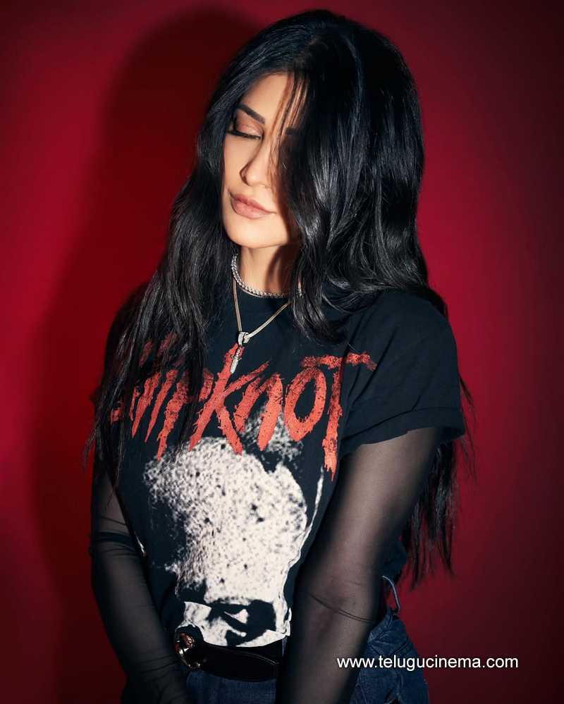 shruti stlls 010725 07