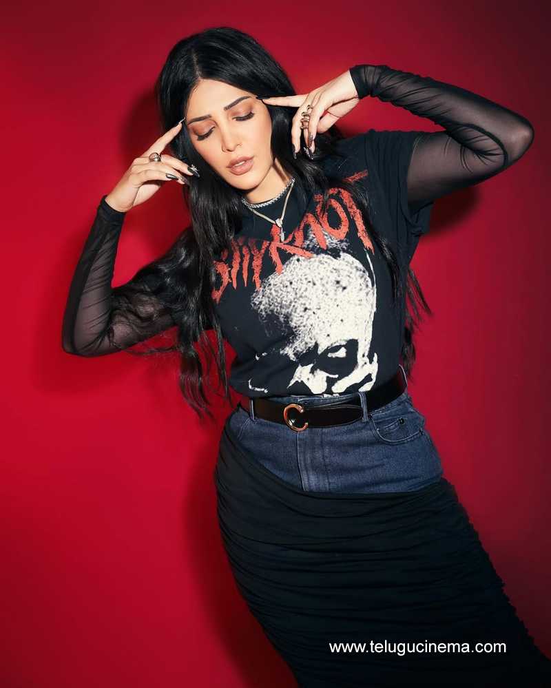 shruti stlls 010725 08