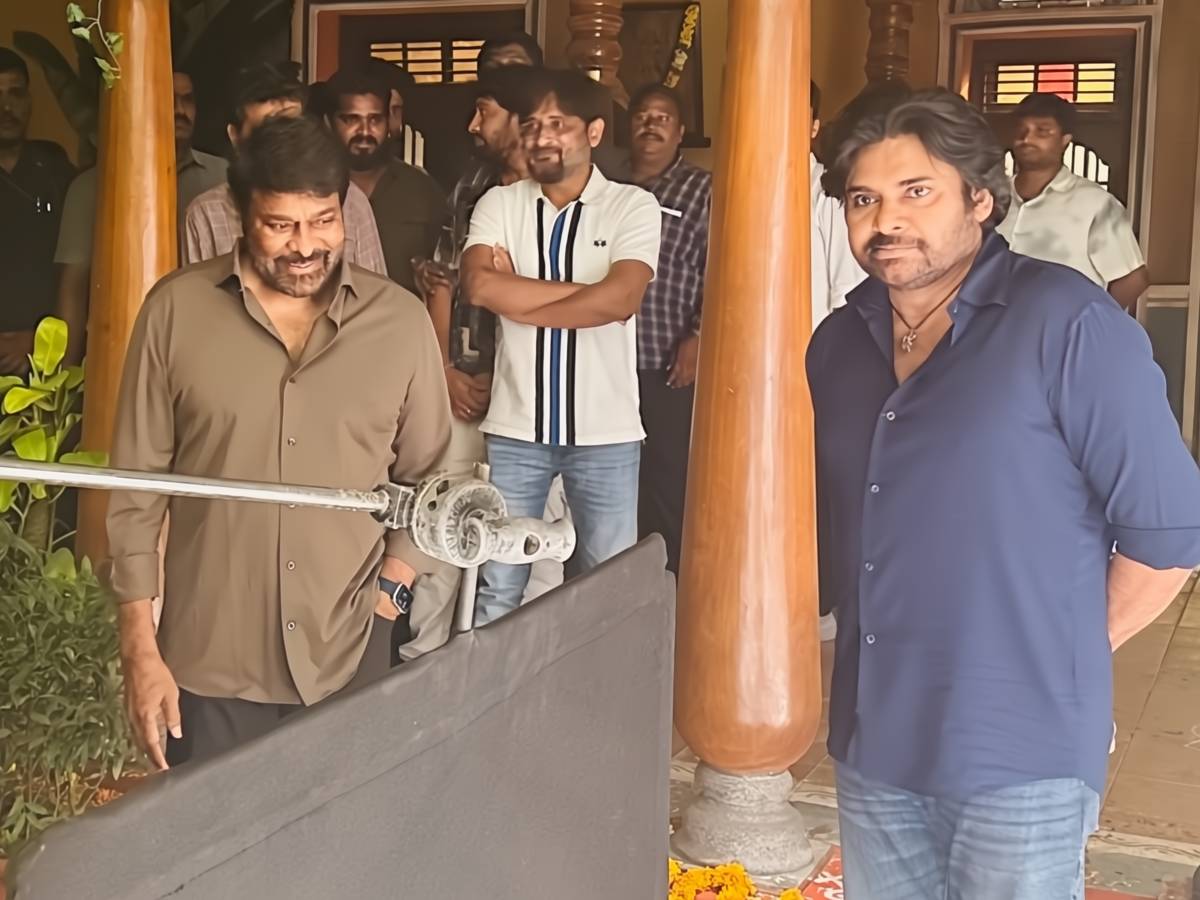 Chiranjeevi visits Pawan Kalyan's Ustaad Bhagat Singh sets 1 Chiranjeevi