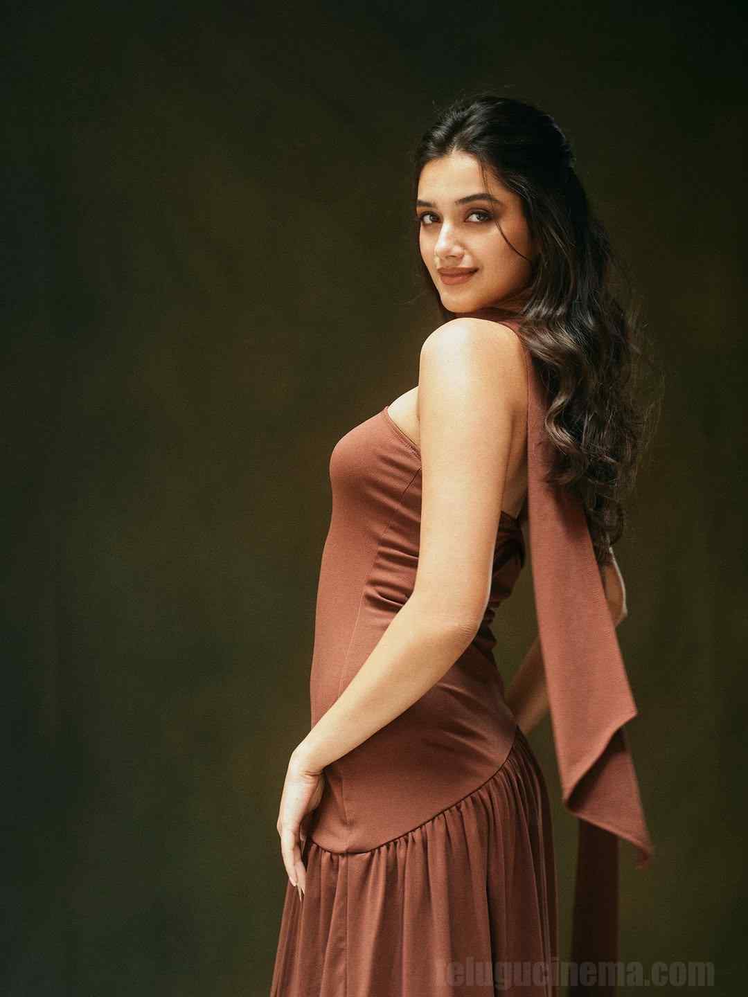 Glam alert: Bhagyashri Borse's new style turns heads