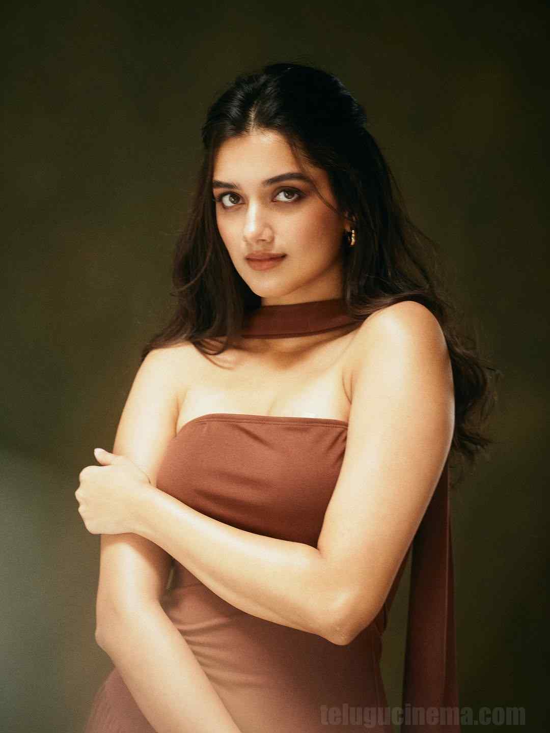 Glam alert: Bhagyashri Borse's new style turns heads