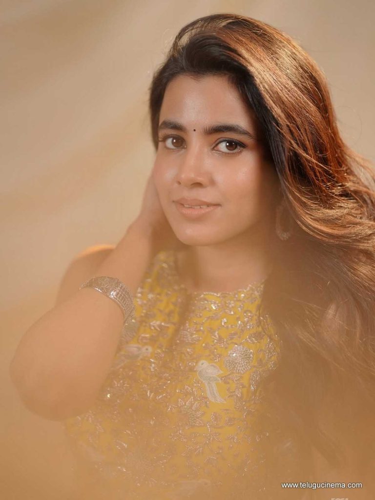 shivani photos 220925 01 1