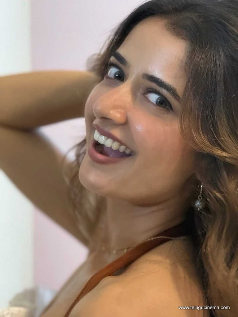 ashika photos 281025 03