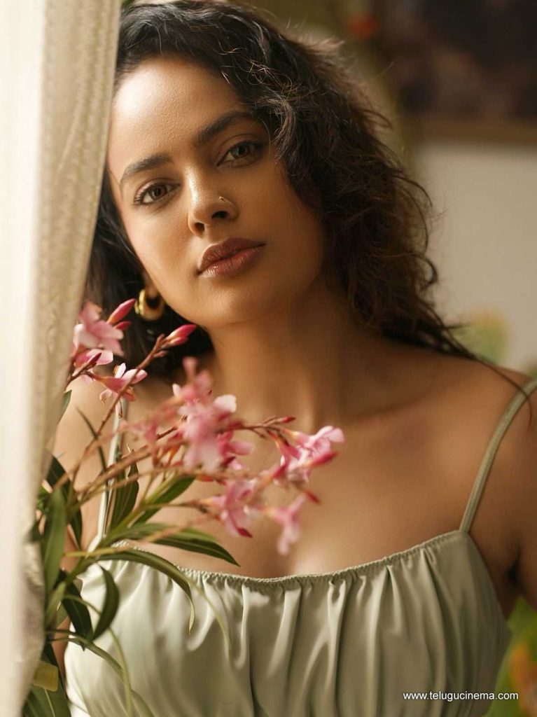 nanditha photos 061025 04