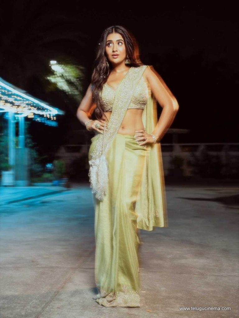 raashisinghj photos 211025 09