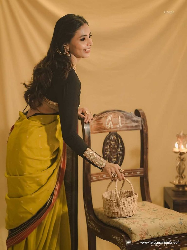 sapthami photos 131025 07