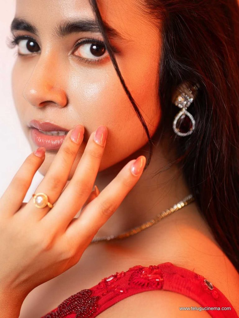 shivani photos 271025 03