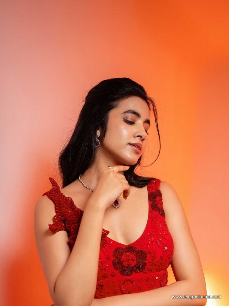 shivani photos 271025 05